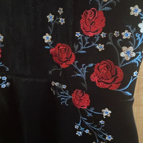 Francesca's Black Velvet Party
Dress Fit & Flare Off the Shoulder sz xs - Picture 4 of 5